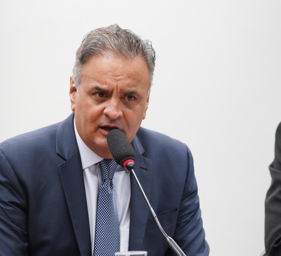 Aécio fala após reunião com o embaixador da China, Yang Wanming